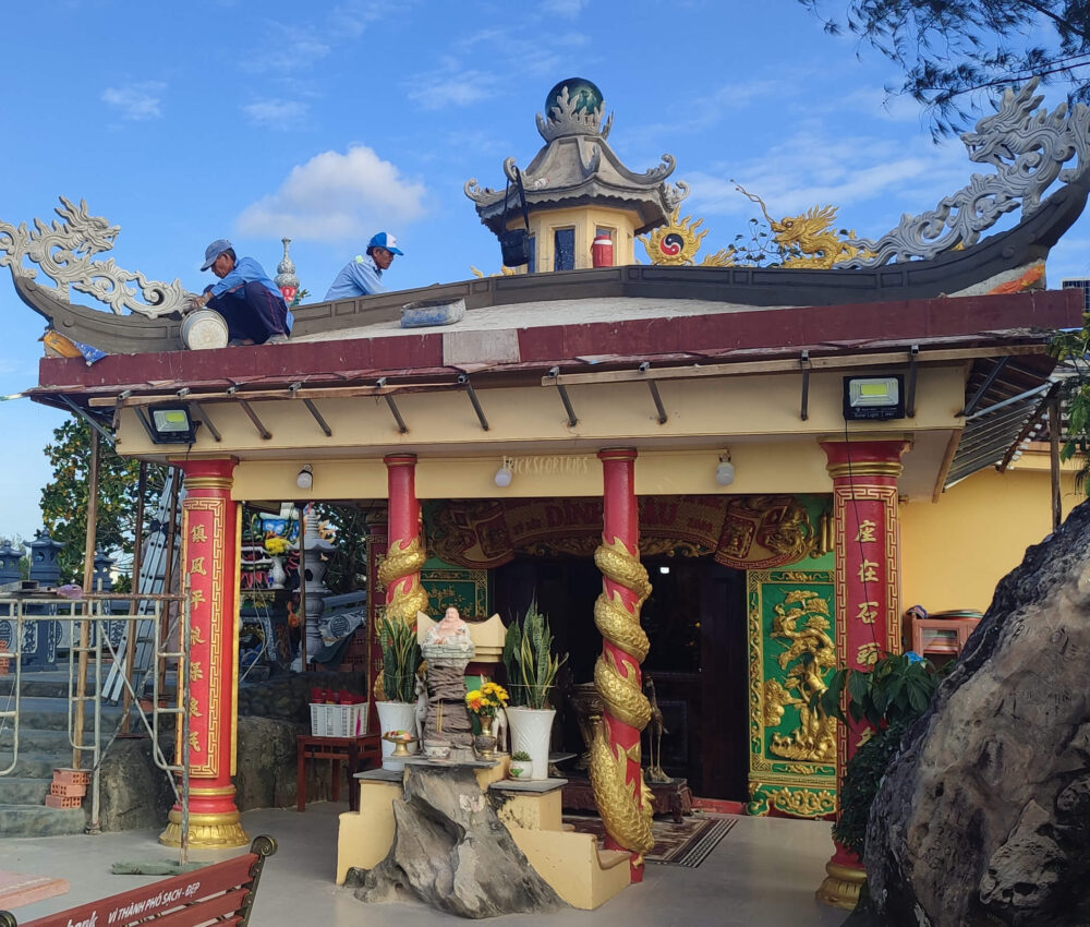 Dinh Cau temple - TricksForTrips