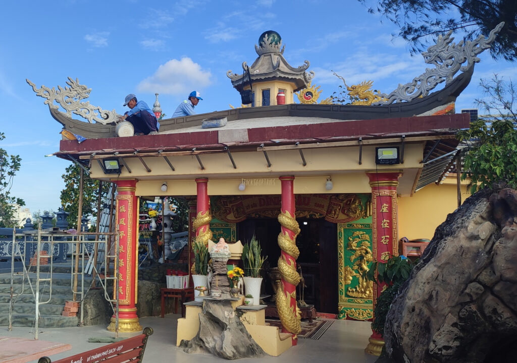 Dinh Cau temple - TricksForTrips