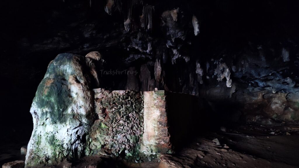 Arkoudospilio cave in Katholiko - TricksForTrips