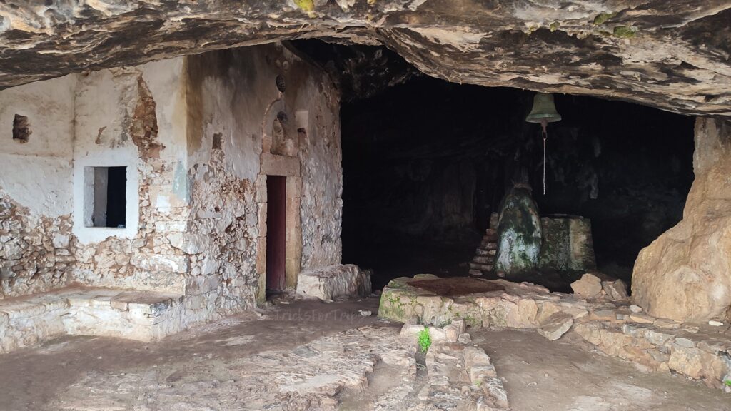 Arkoudospilio cave in Katholiko Crete - TricksForTrips