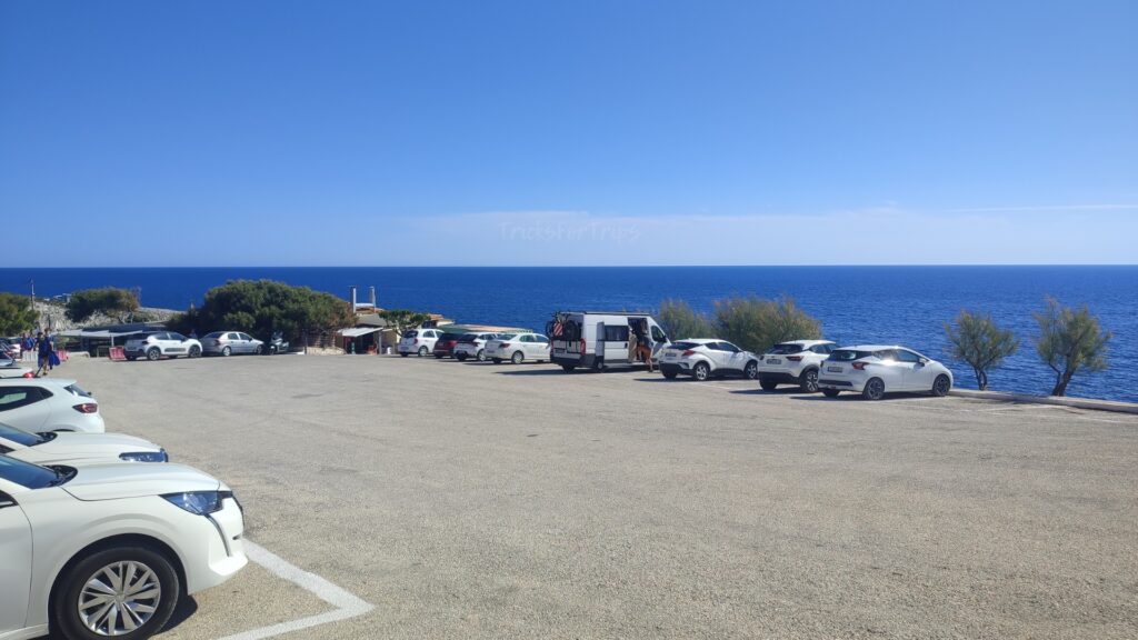 Porto Limnionas parking lot Zakynthos - TricksForTrips