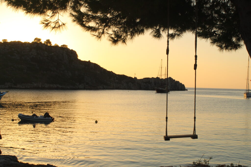 Swing at Mandrakia beach Zakynthos - TricksForTrips