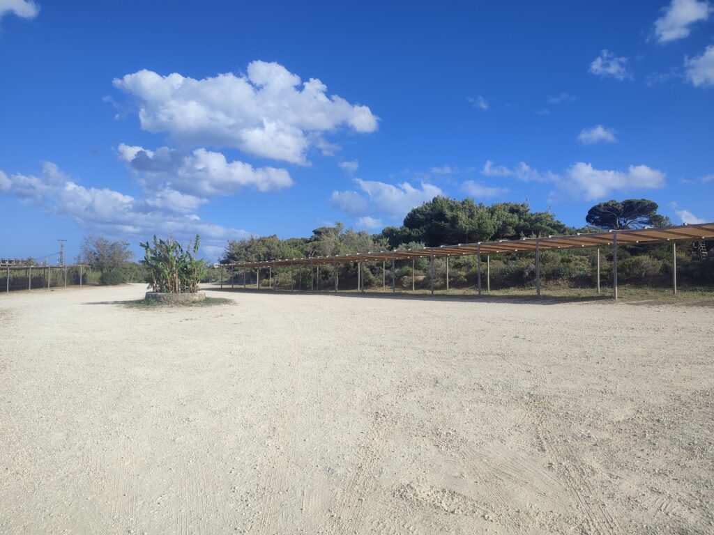 Banana beach parking lot Zakynthos - TricksForTrips