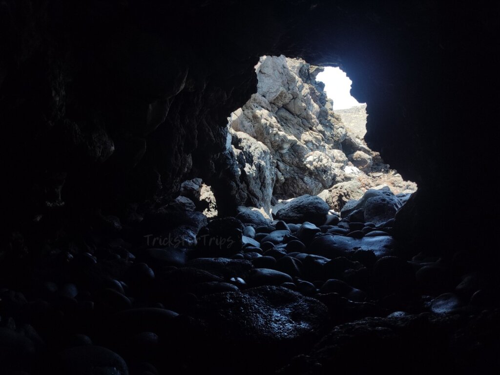 Cueva en Playa de Charco Verde La Palma - TricksForTrips